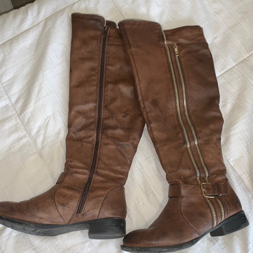 Jaylen Wide Boots with Gold Zipper detail